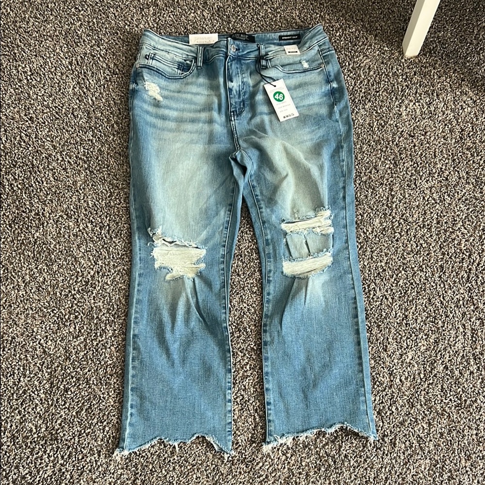 Judy Blue BNWT Mid Rise Straight Crop Jeans